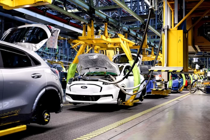 Ford adds autonomous driving and boosts range for the electric version at Craiova