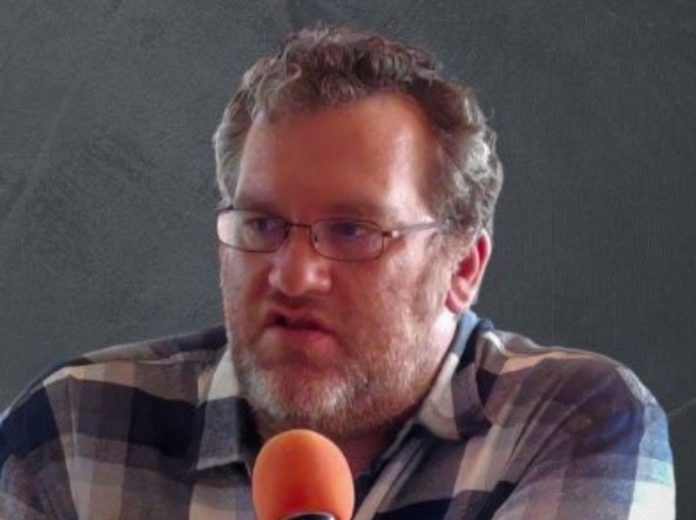 Daniel Neagoe-Bacanu, co-founder and project manager of the Asociația Mereu pentru Europa
