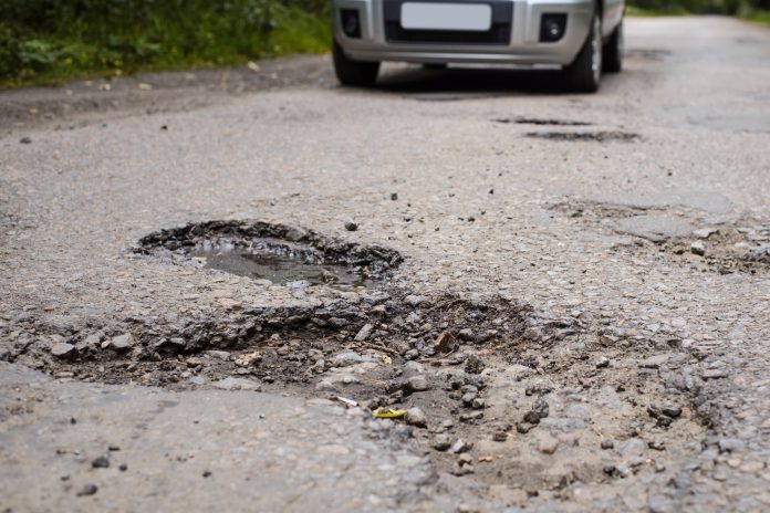AI that “reads” the road: technology that prepares cars for potholes before impact