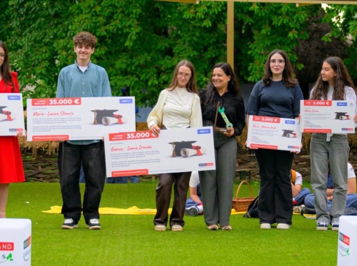 BookLand Scholarships